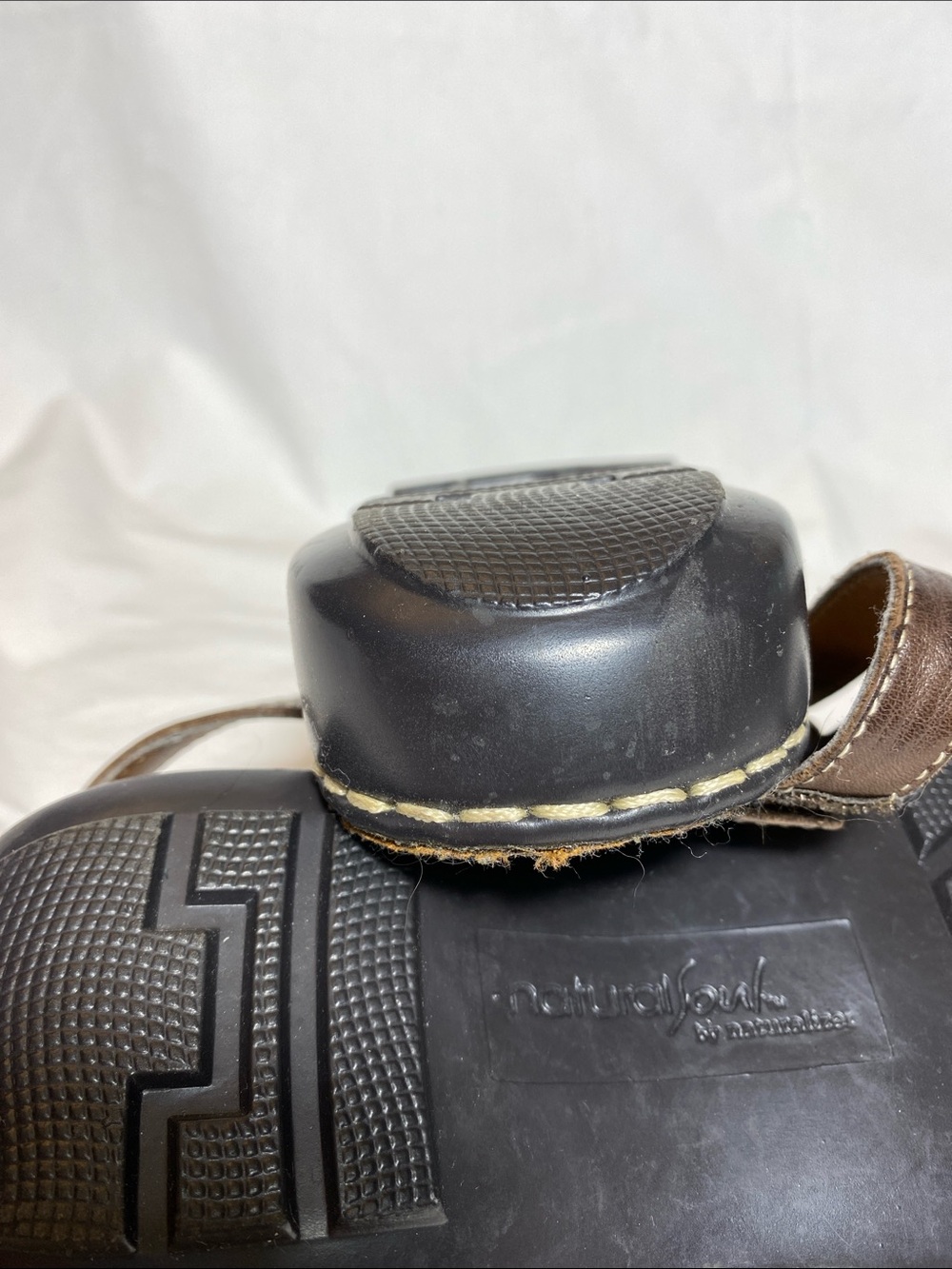 NaturalSoul by Naturalizer Brown Star-Accent Leather Sandals Women-8M - Picture 8 of 9